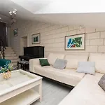 7 Luxury Макарска