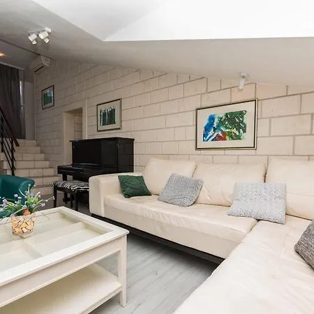 7 Luxury Makarska