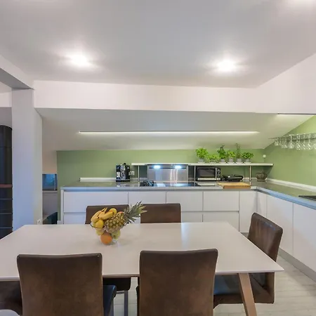 7 Luxury * Makarska