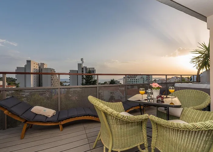 7 Luxury Apartment *