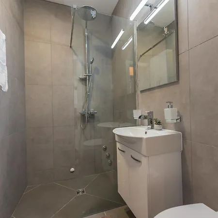 7 Luxury * Makarská